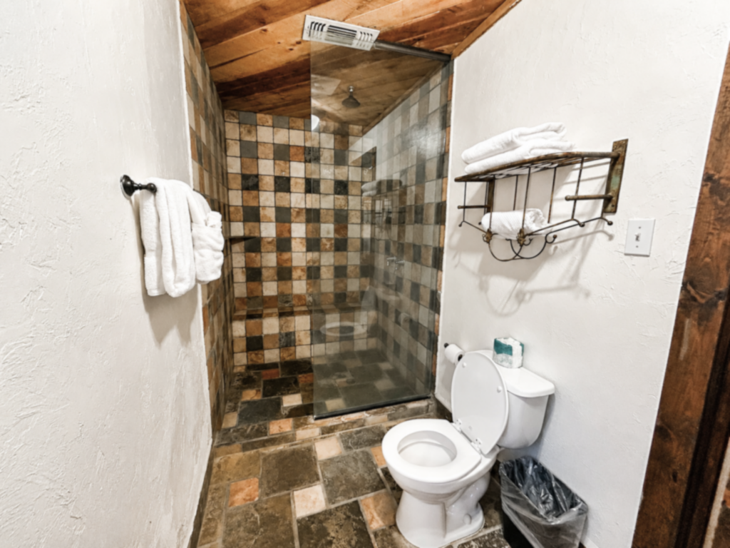Deluxe King Cabin