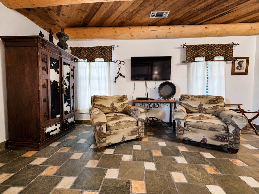 Deluxe King Cabin